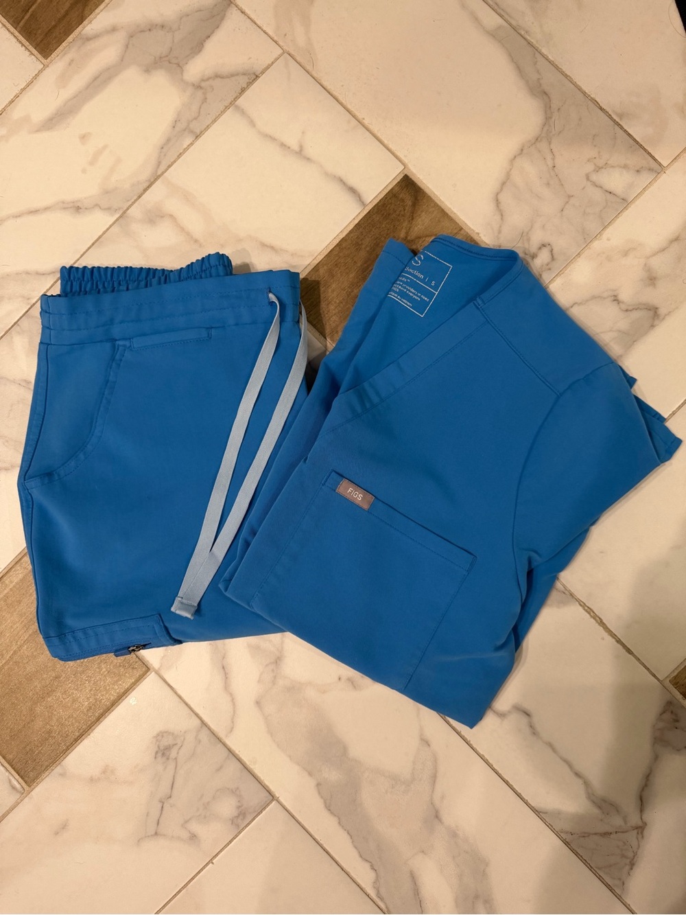 Figs Capri Blue Scrub Set